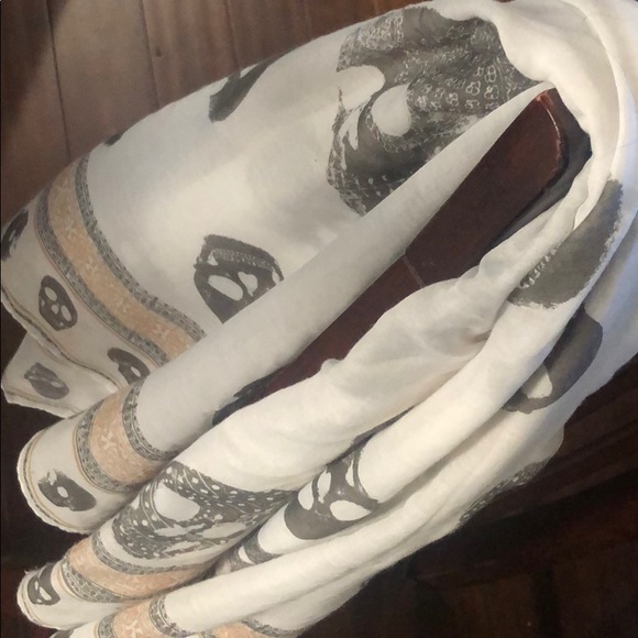 H & M Skull scarf